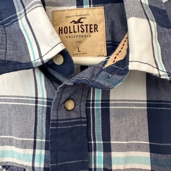 Men’s Hollister Button Down with blue plaid pattern. - Picture 5 of 5